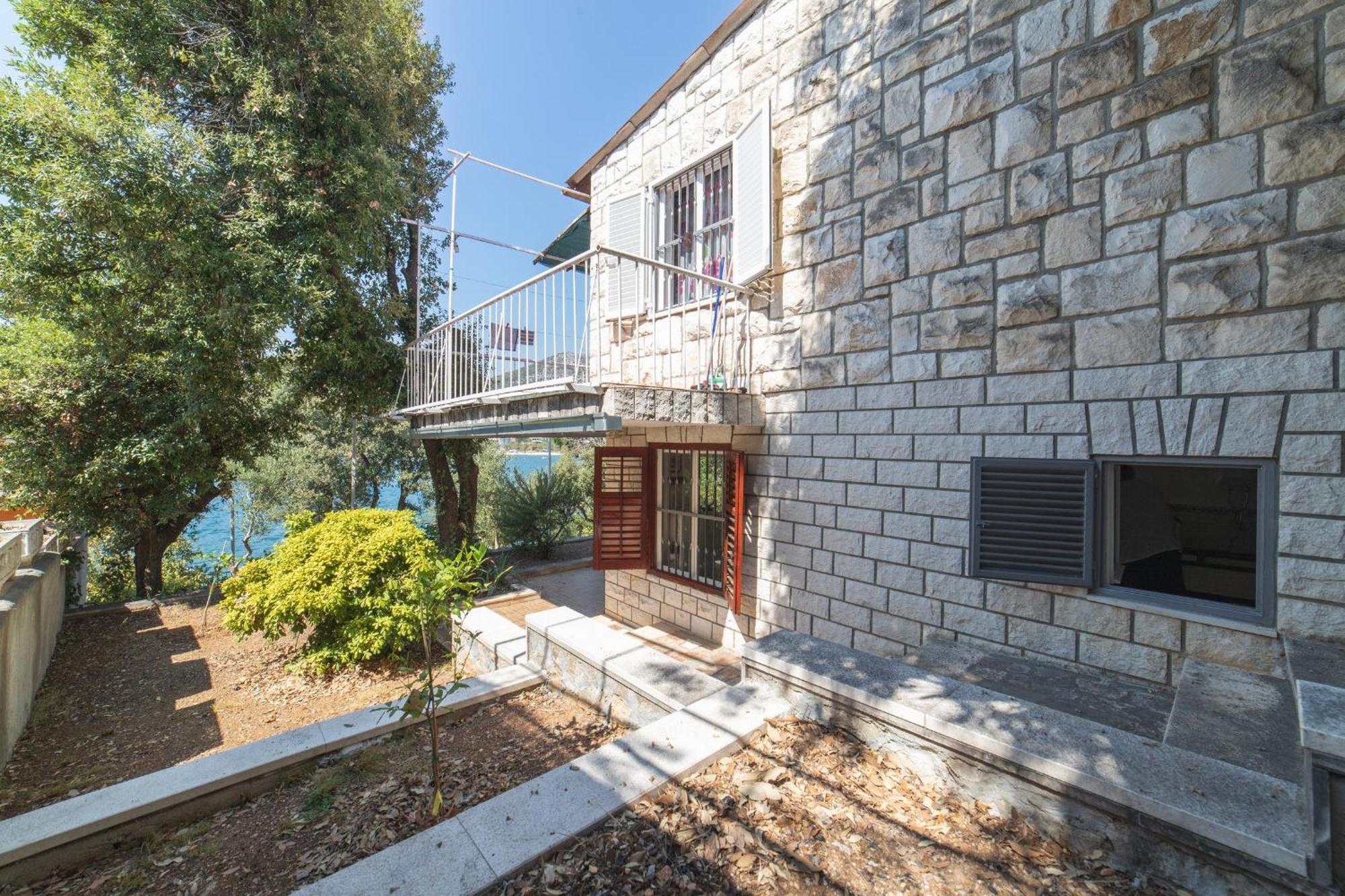Perfect Beachfront Getaway Ideal For Families Holiday home Seget Vranjica